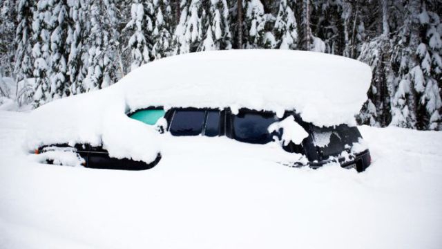 Car in snow.jpg